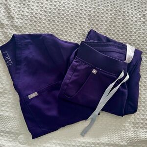 Catarina top, Zamora bottoms. Like new condition